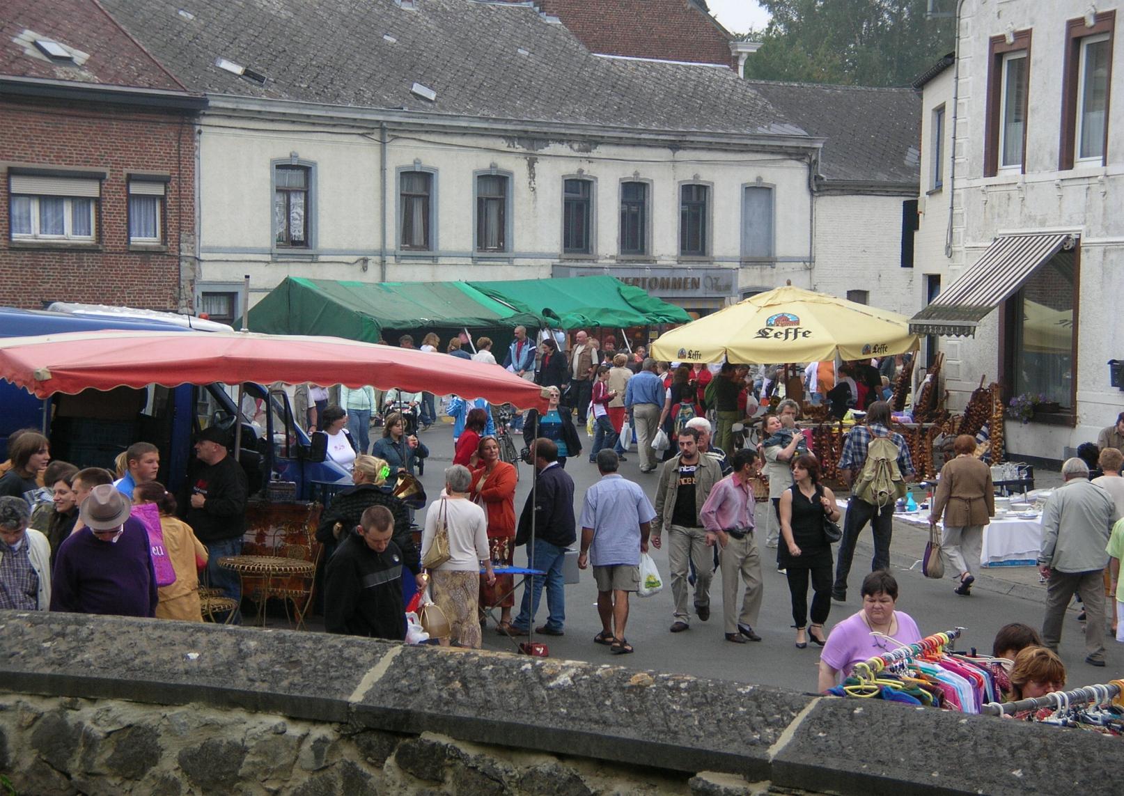 Le fond de la Place de Leernes